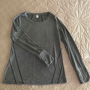 Ladies GapFit Breathe long sleeve tee